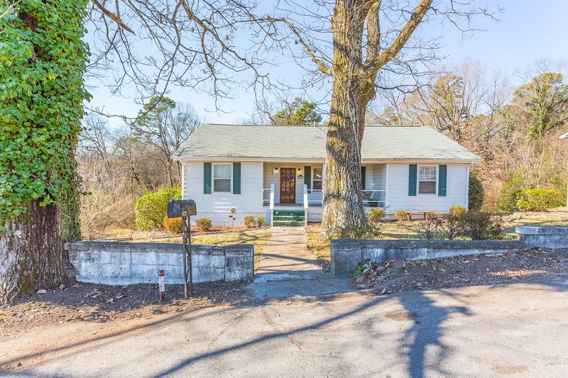 817 Asterwood Dr, Rossville, GA 30741