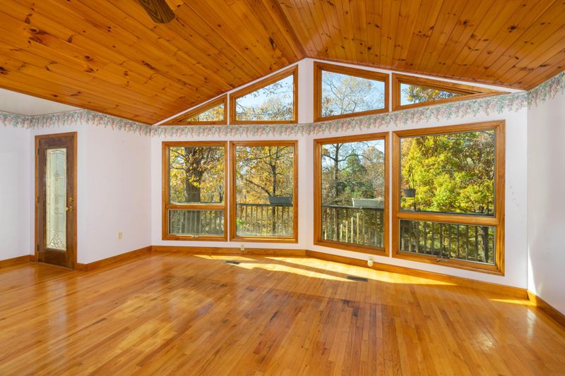 665 Owltown Farm Dr, Ellijay, GA 30536