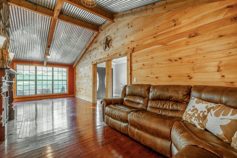 25 Oakwood Manor Dr, Chatsworth, GA 30705