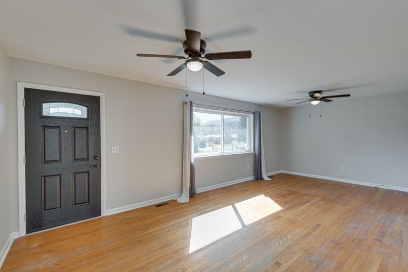 375 Scenic Dr, Trenton, GA 30752