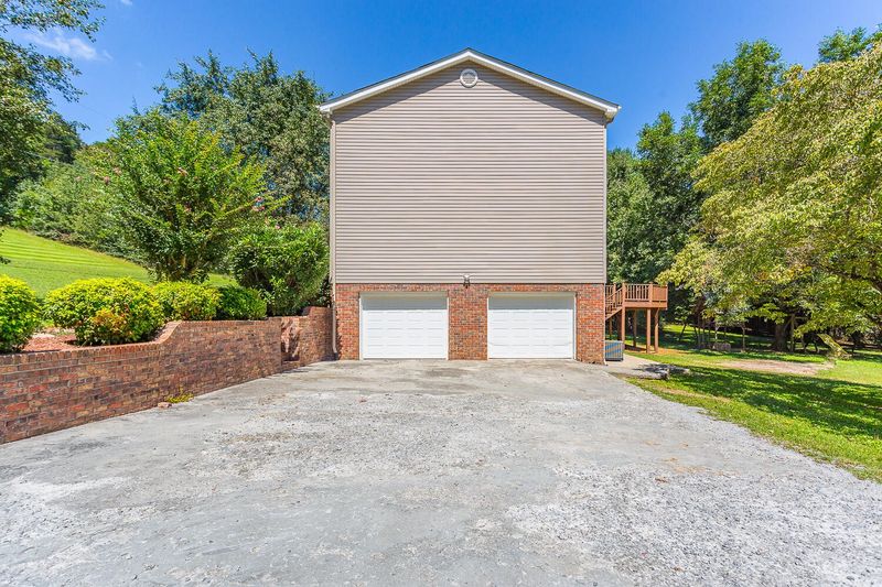 702 Bicentennial Trl, Rock Spring, GA 30739