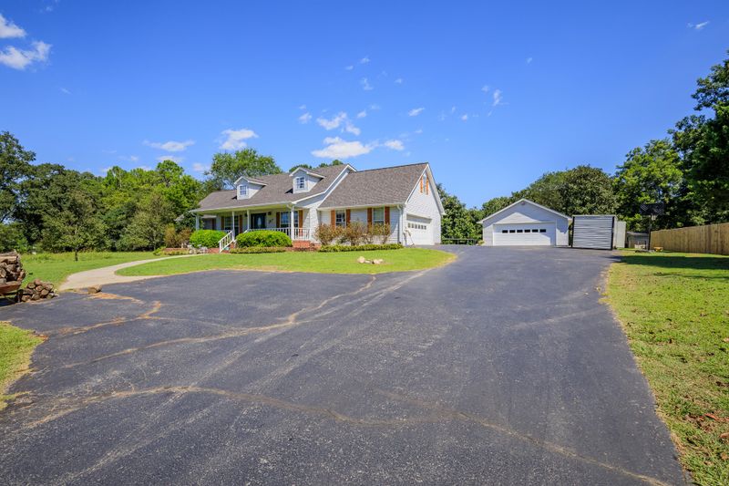25 Sunrise Cir, Trion, GA 30753