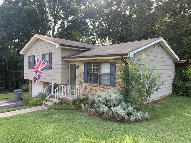 937 E Circle Dr, Rossville, GA 30741