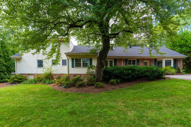 305 Marvin Ln, Lookout Mountain, GA 30750