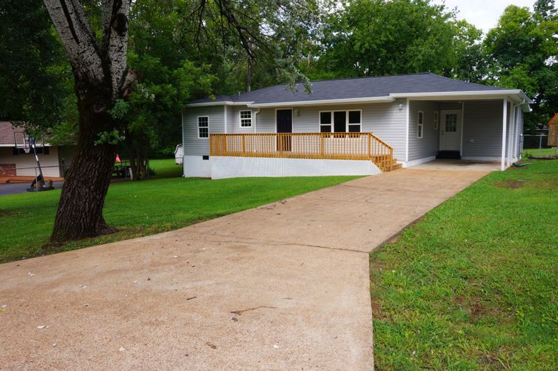 1300 E Sherry Dr, Rossville, GA 30741