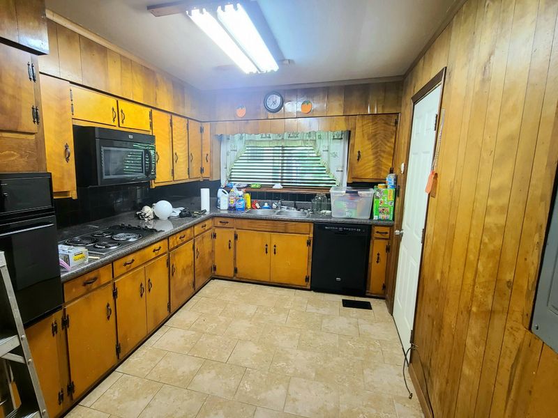 729 Sw Carbondale Rd, Dalton, GA 30721