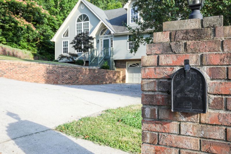 221 Southwood Cir, Ringgold, GA 30736