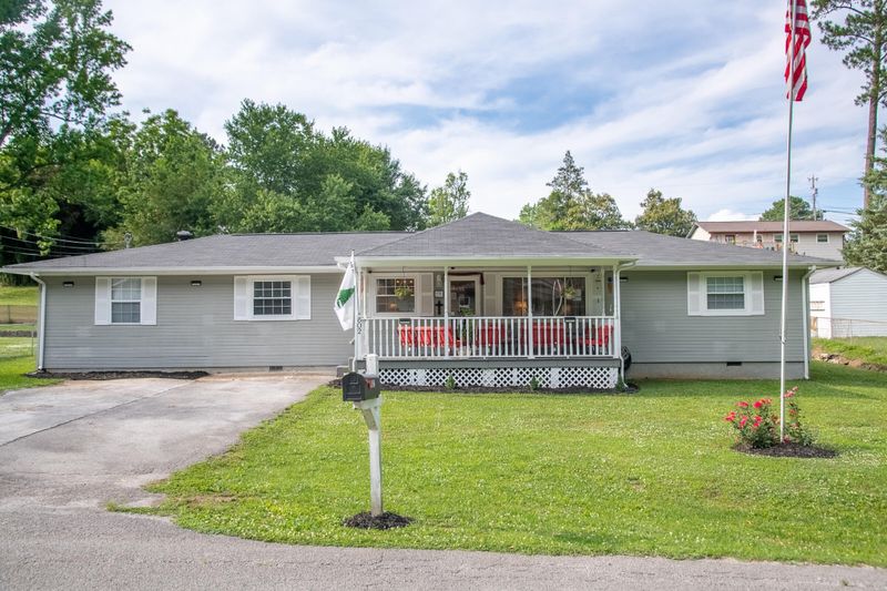 802 Lynn Ln, Rossville, GA 30741