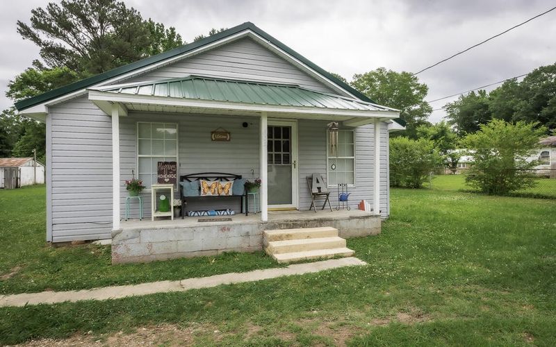 805 Chestnut St, La Fayette, GA 30728