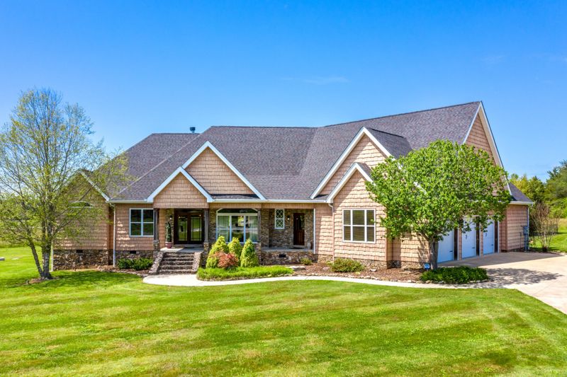 95 Pleasant View Dr, Ringgold, GA 30736
