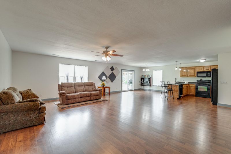 69 Walnut Ave, Trenton, GA 30752