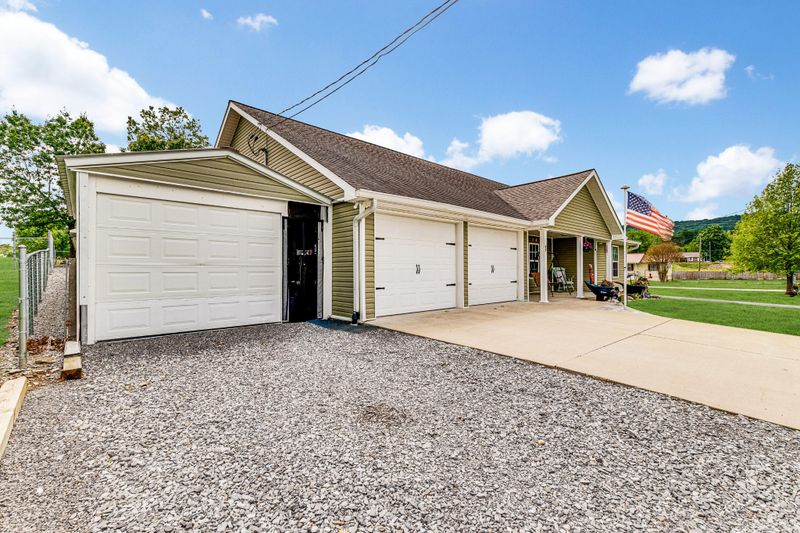 69 Walnut Ave, Trenton, GA 30752