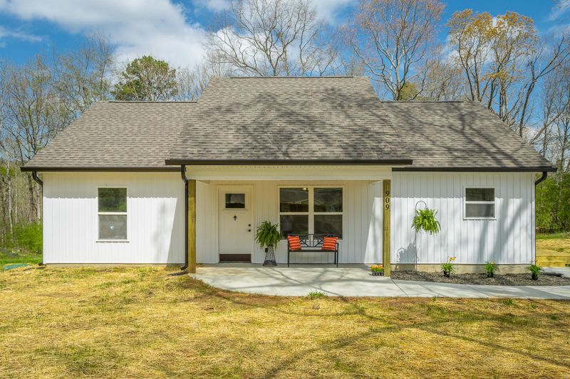 909 Moore Ave, La Fayette, GA 30728