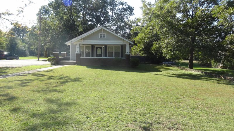 1413 Mcfarland Ave, Rossville, GA 30741