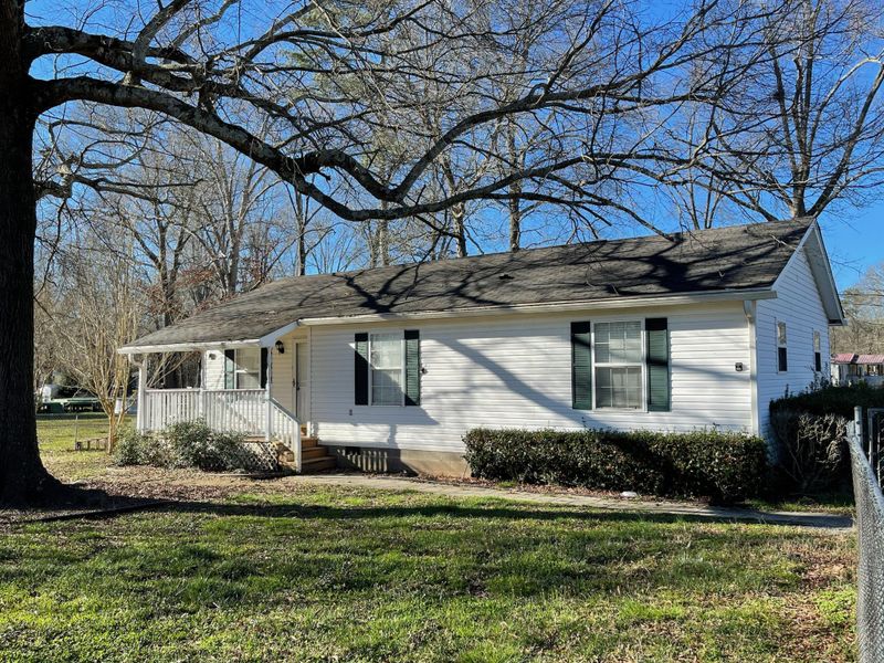 121 W Holly Dr, Chatsworth, GA 30705