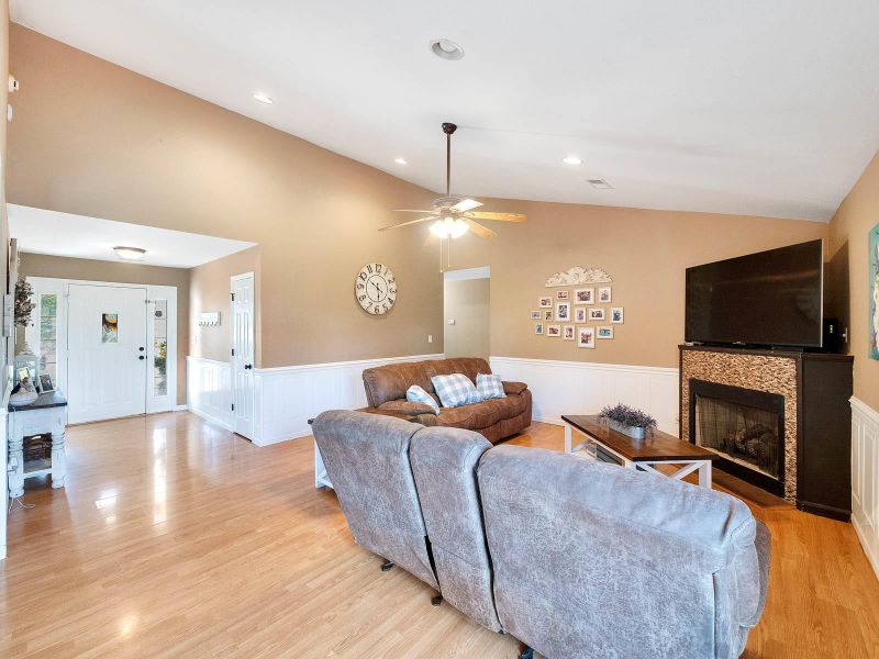 64 Lonecrest Dr, Ringgold, GA 30736