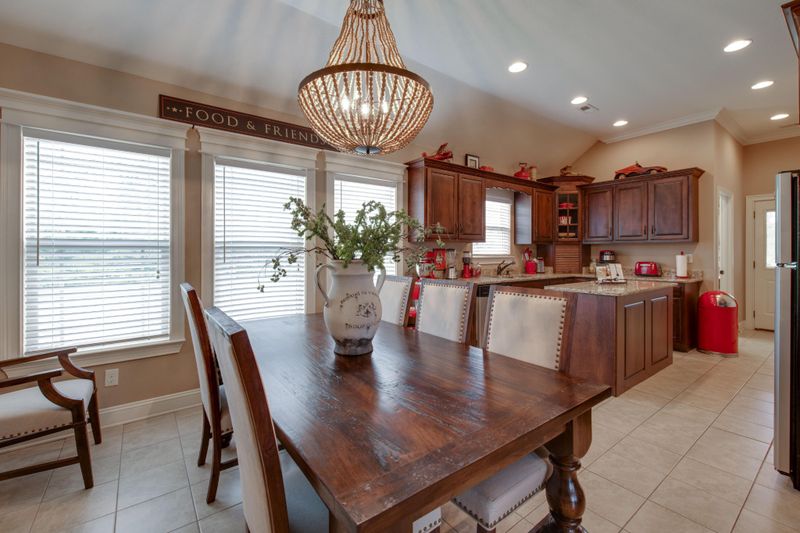 178 Sunrise Dr, Rossville, GA 30741