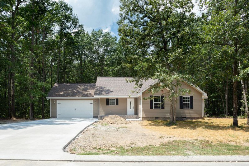 66 Emma Ln, Trenton, GA 30752