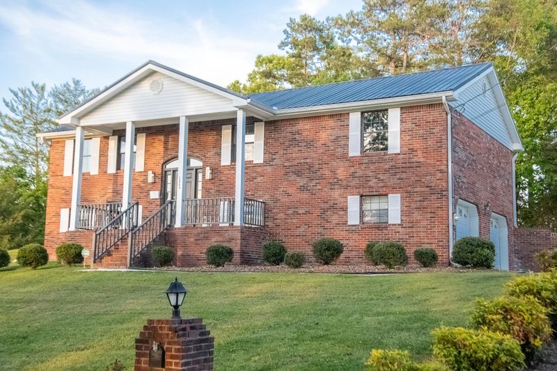 1604 W Rebel Rd, Rossville, GA 30741