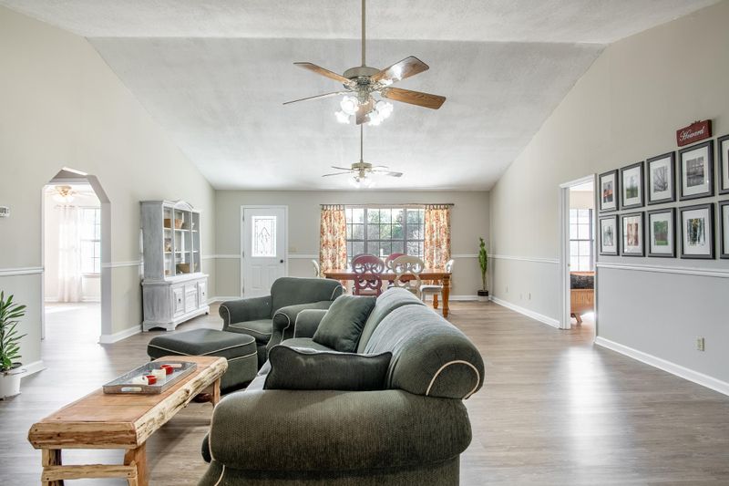 170 Christys Ln, Trenton, GA 30752