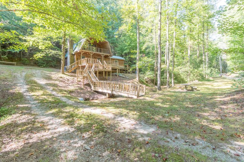 445 Hemlock Trl, Ellijay, GA 30536