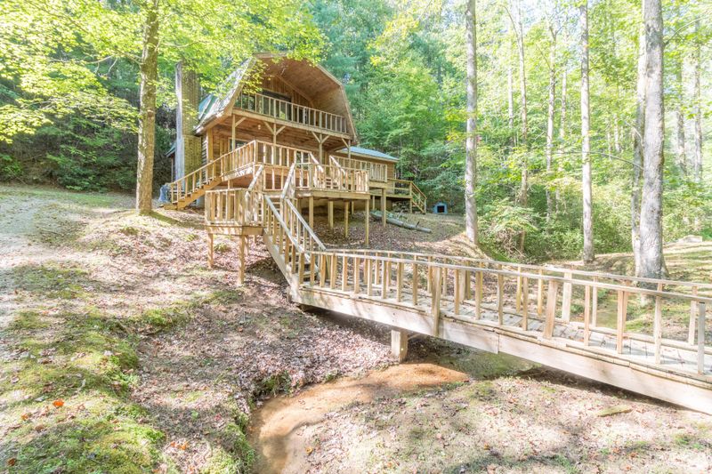 445 Hemlock Trl, Ellijay, GA 30536