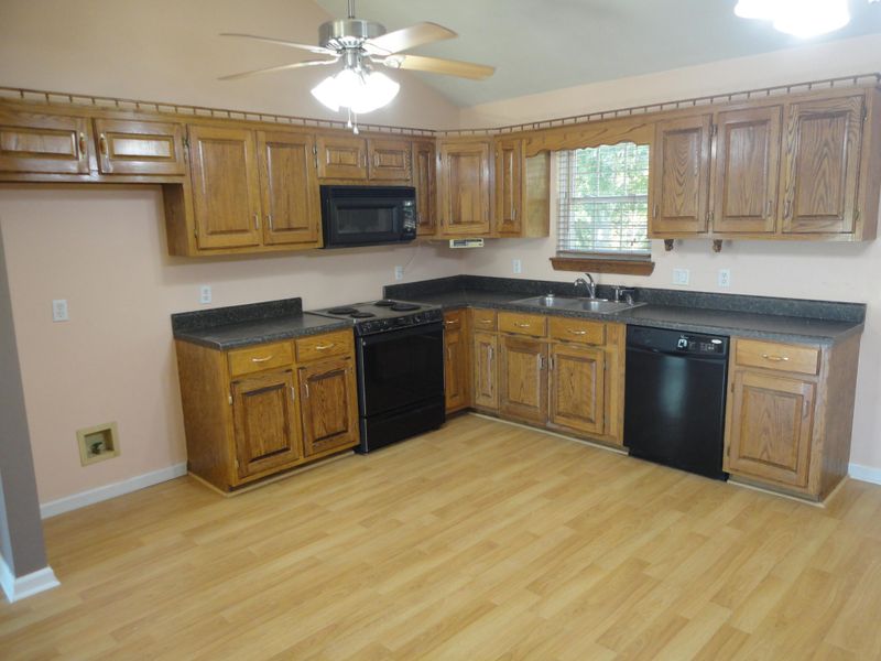 17 Berry Dr, Ringgold, GA 30736