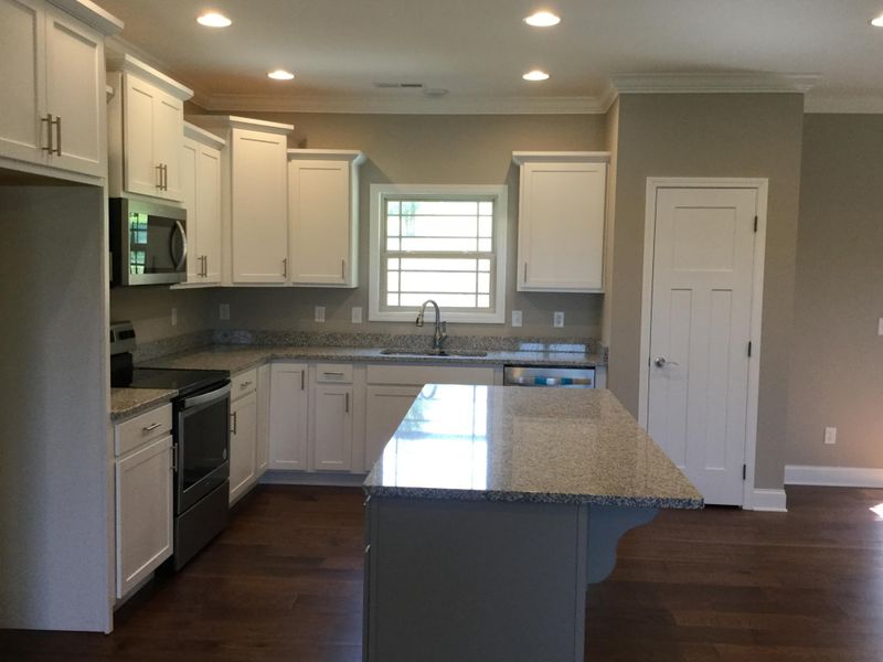 72 Donna Lee Dr, Fort Oglethorpe, GA 30742