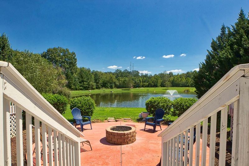 285 Rock Creek Trl, Ringgold, GA 30736