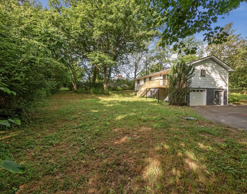635 Dry Valley Rd, Rossville, GA 30741