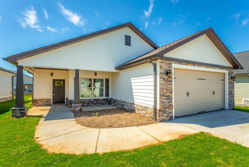 66 Browning Dr, Rossville, GA 30741