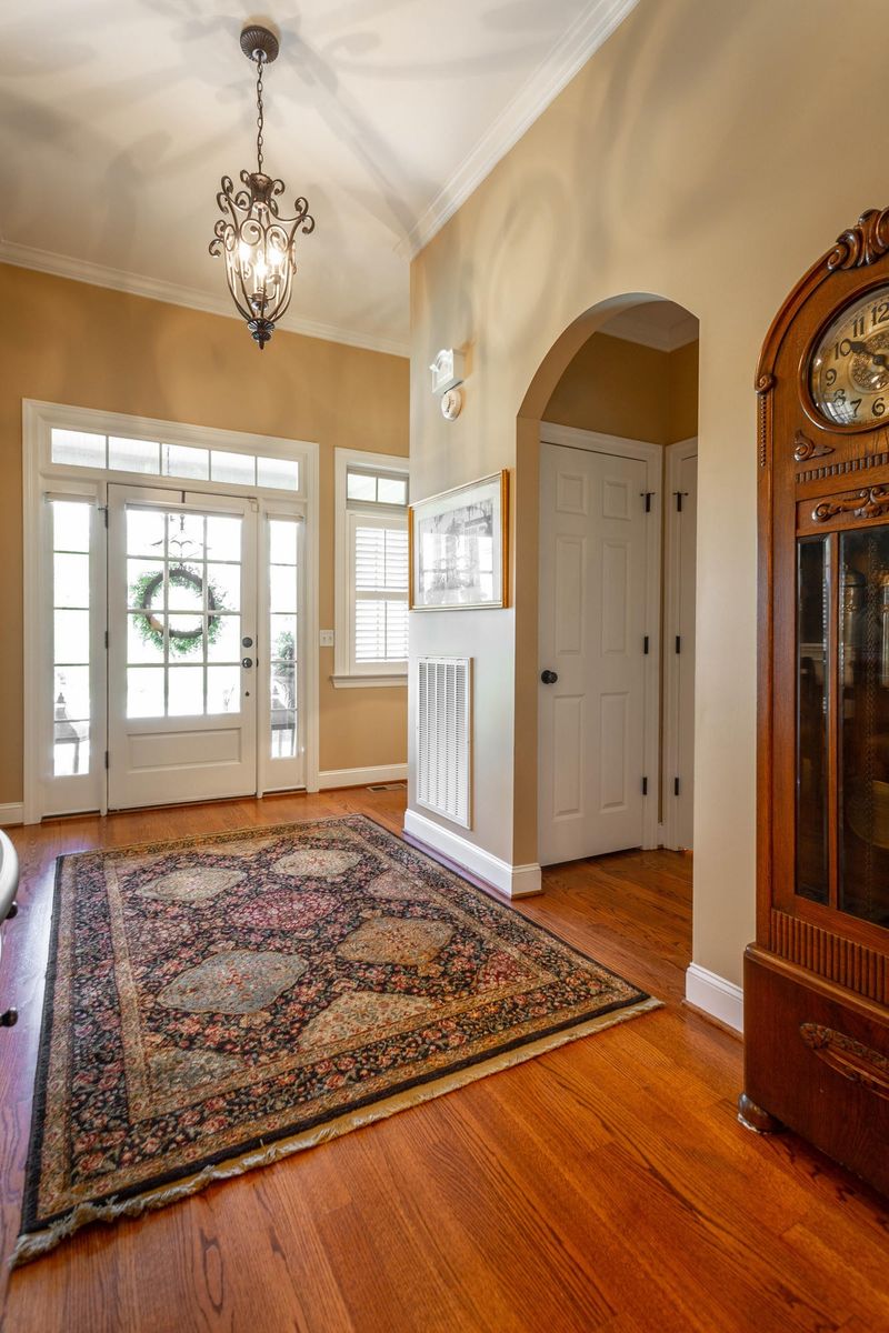 645 Lakeshore Cove Dr, Fort Oglethorpe, GA 30742
