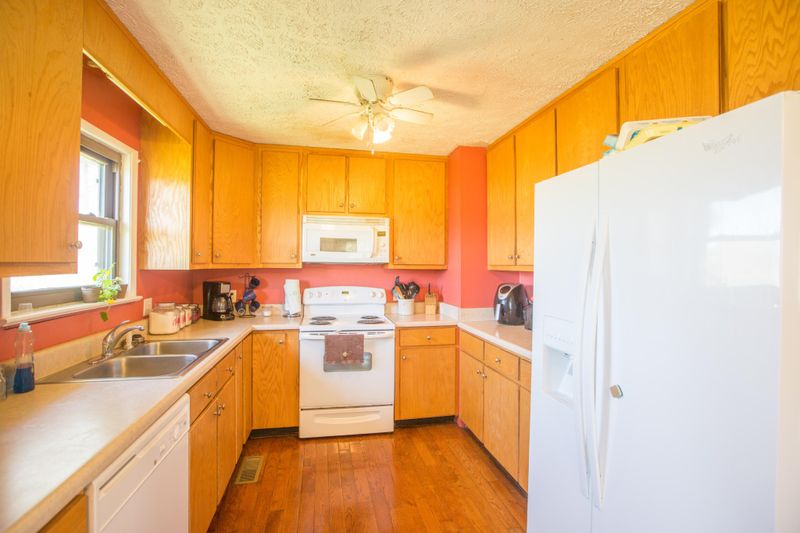 862 Roy Bird Rd, Rock Spring, GA 30739