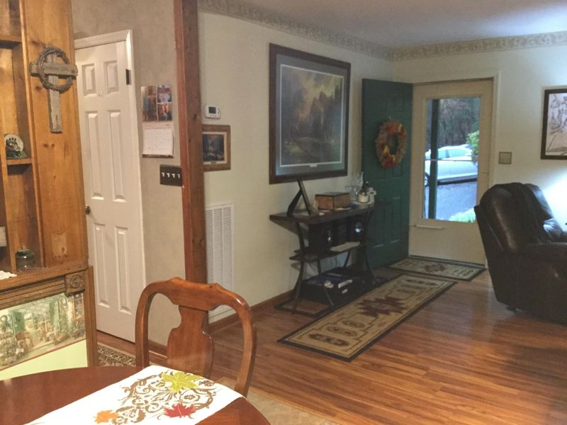 906 W Circle Dr, Rossville, GA 30741