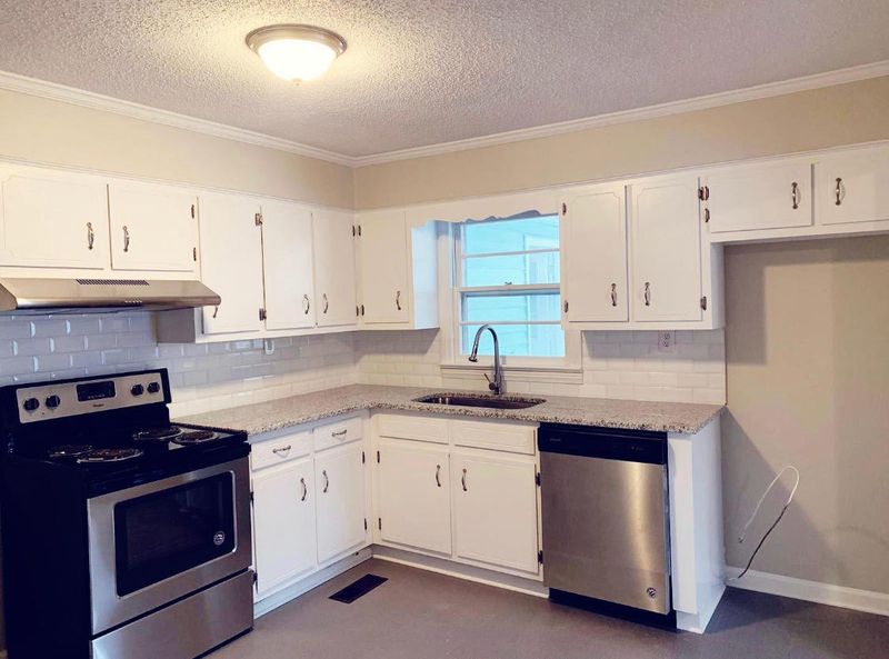 43 Park Dr, Rossville, GA 30741