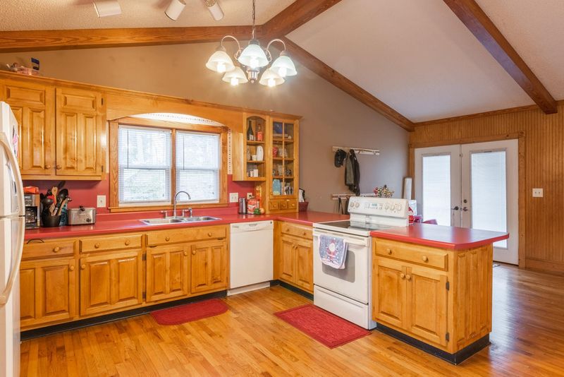 51 North St, Summerville, GA 30747