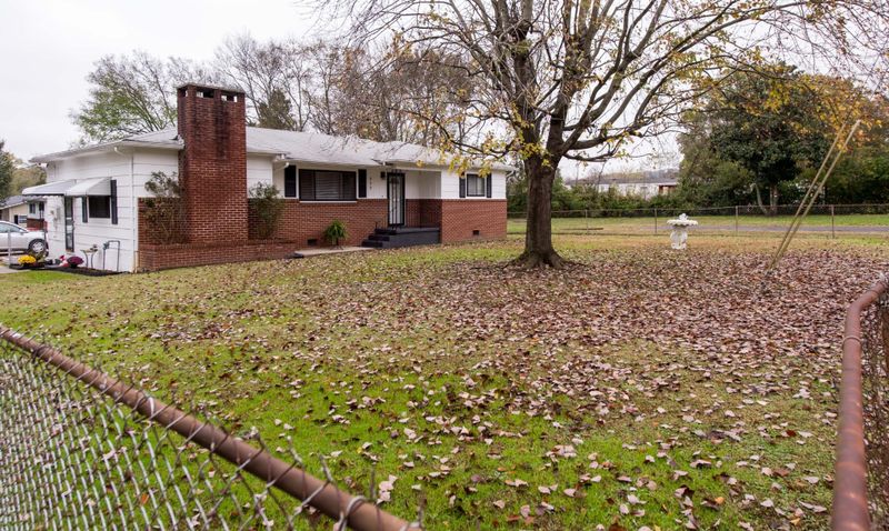 625 James St, Rossville, GA 30741