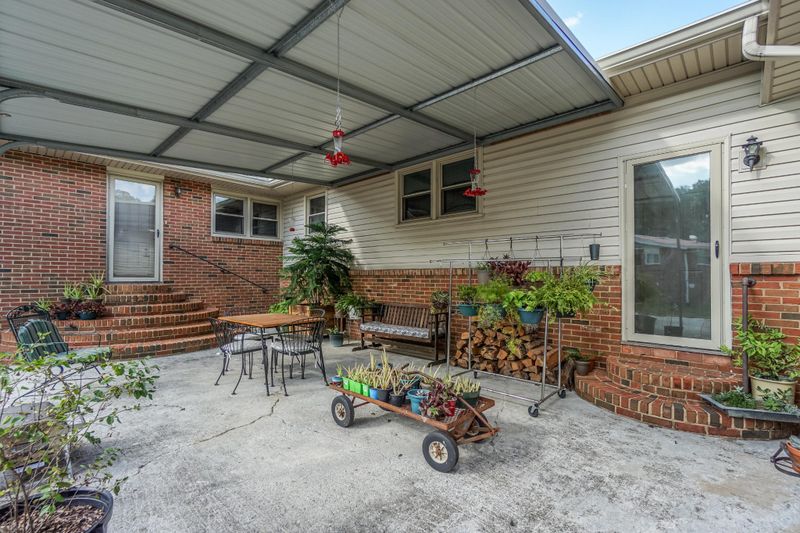 1942 Barrett Dr, Fort Oglethorpe, GA 30742