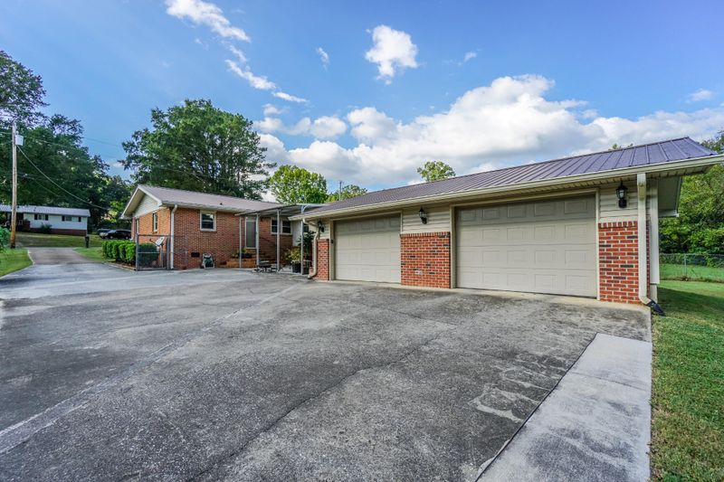 1942 Barrett Dr, Fort Oglethorpe, GA 30742