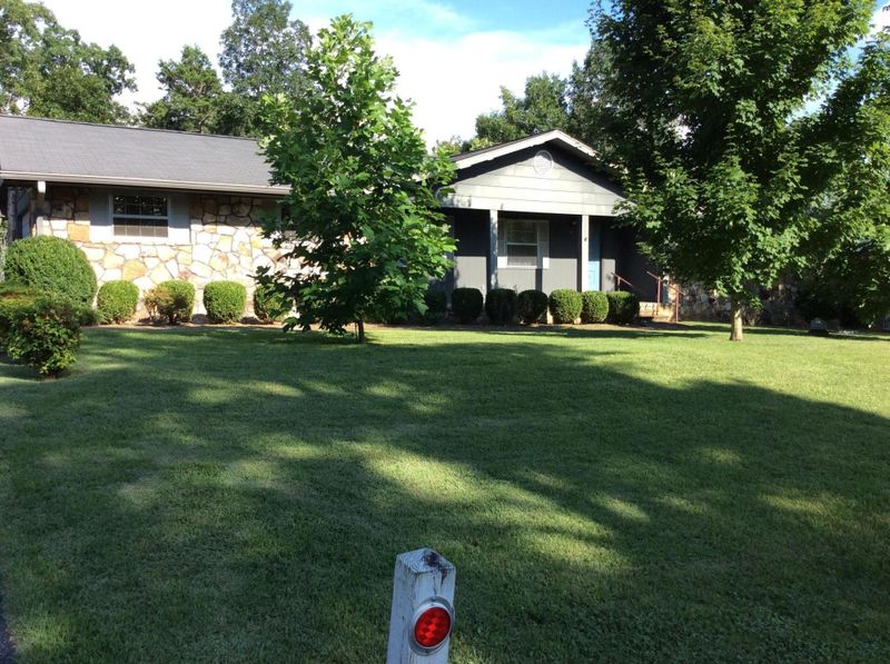 98 W Highland Dr, Ringgold, GA 30736