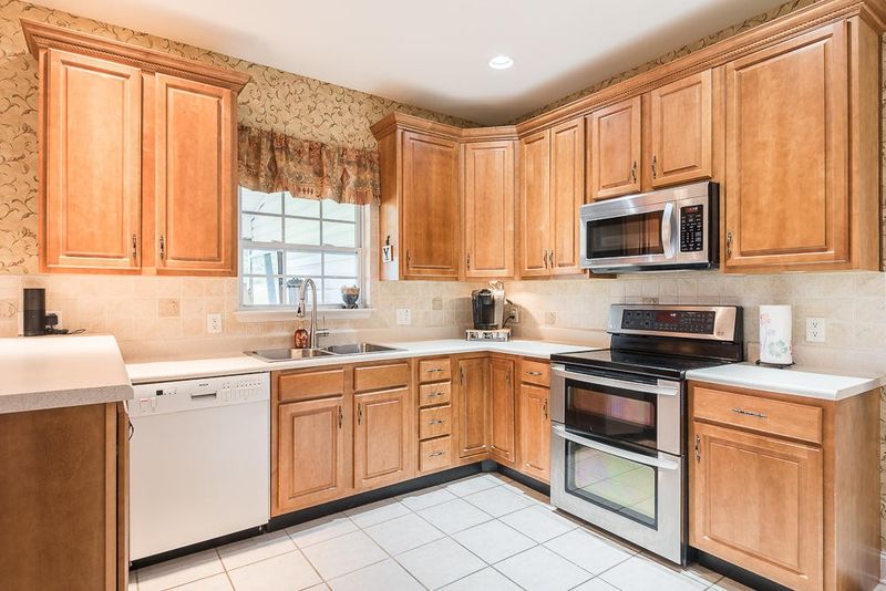 289 Champagne Cir, Ringgold, GA 30736