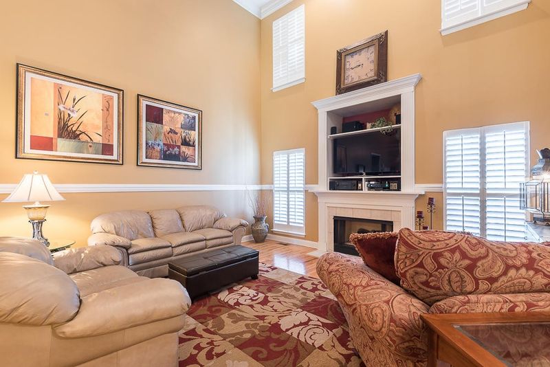 289 Champagne Cir, Ringgold, GA 30736