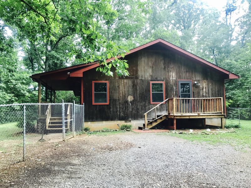 1231 Dry Valley Rd, Rossville, GA 30741