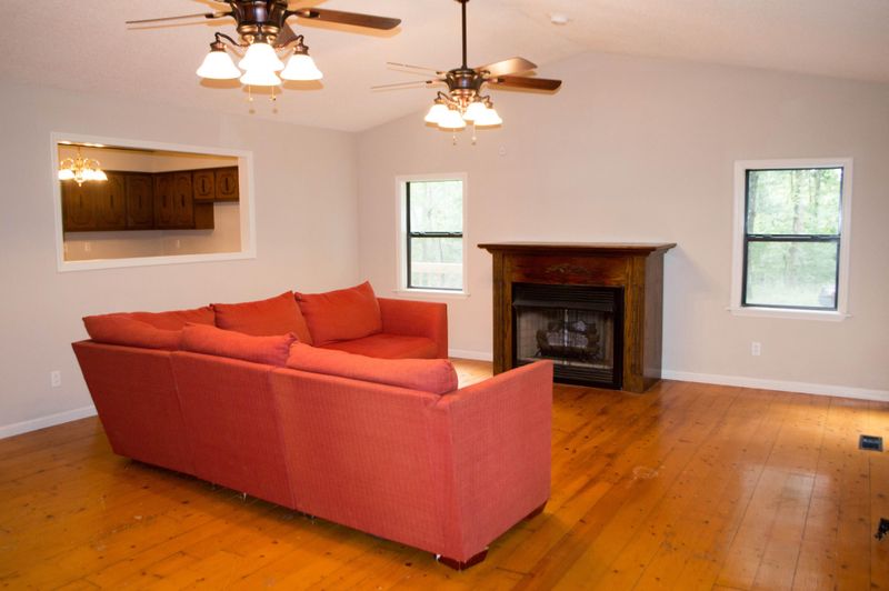 1231 Dry Valley Rd, Rossville, GA 30741