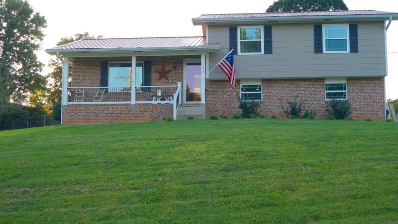 332 Pine St, Ringgold, GA 30736
