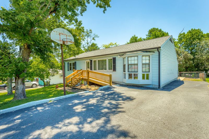 721 Cherokee Trl, Rossville, GA 30741