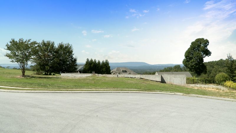 277 The Pointe Dr, Ringgold, GA 30736