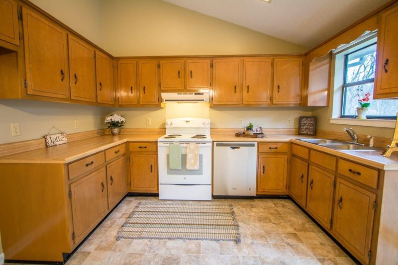 33 Crest Cir, Ringgold, GA 30736