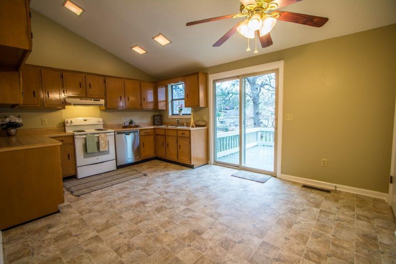 33 Crest Cir, Ringgold, GA 30736