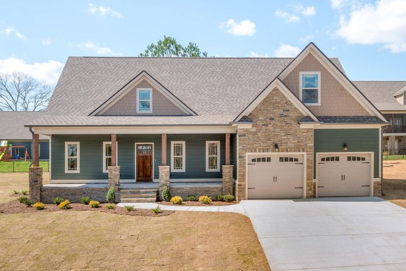 642 Live Oak Dr, Ringgold, GA 30736